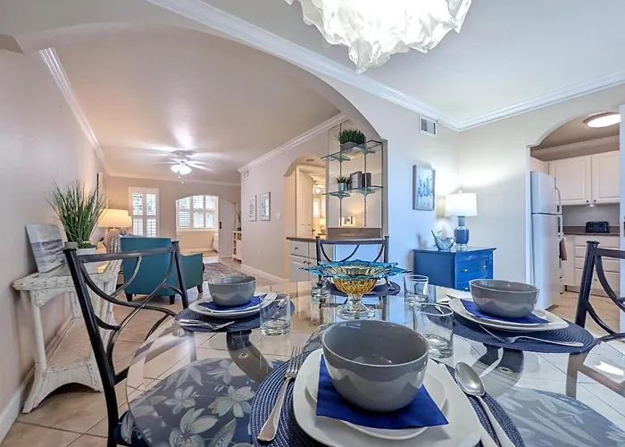 Apartment 2 Bed-1 Bath With Sunroom, Private Pool And Access! *