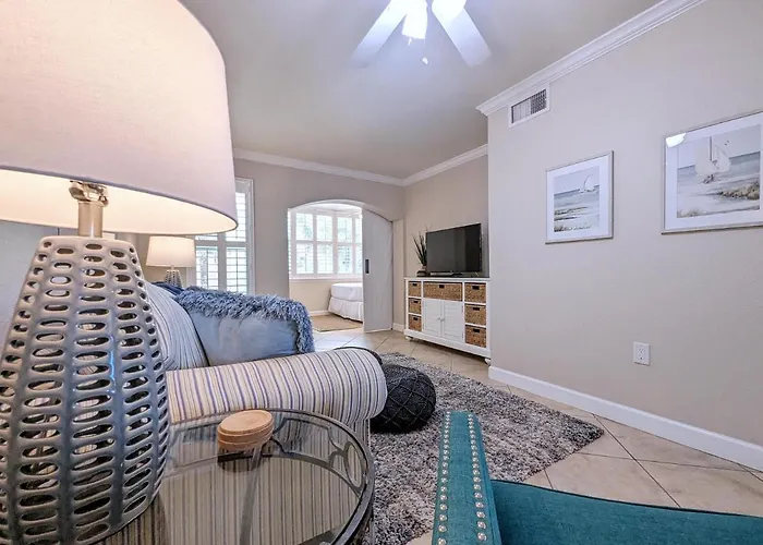 2 Bed-1 Bath With Sunroom, Private Pool And Access! Apartment
