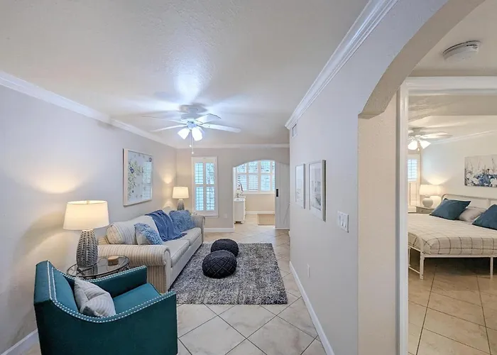 2 Bed-1 Bath With Sunroom, Private Pool And Access!