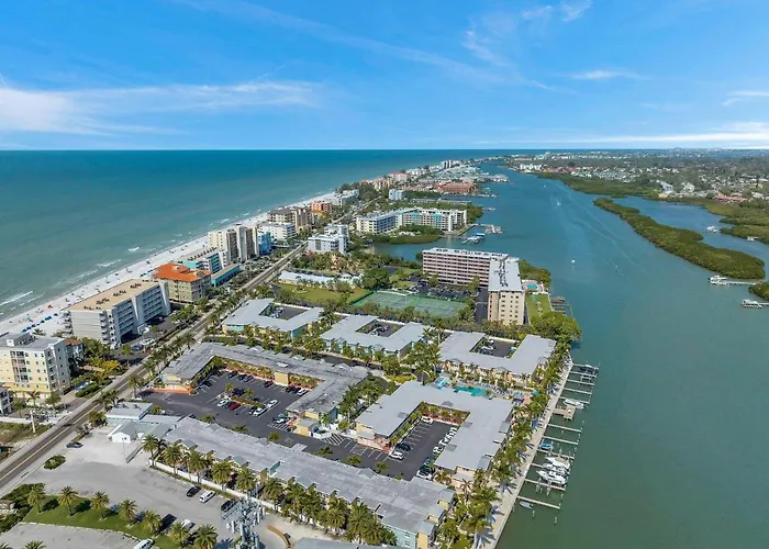 2 Bed-1 Bath With Sunroom, Private Pool And Access! *