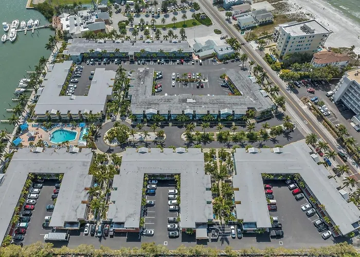 2 Bed-1 Bath With Sunroom, Private Pool And Access! Apartment Clearwater Beach