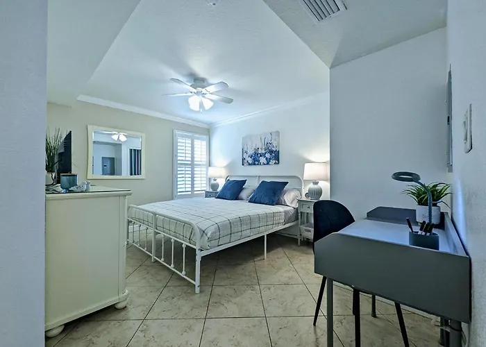 2 Bed-1 Bath With Sunroom, Private Pool And Access! * Clearwater Beach