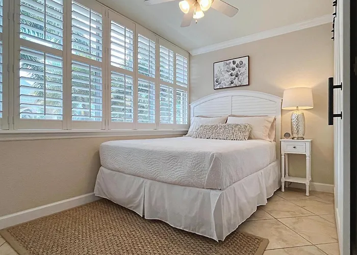 2 Bed-1 Bath With Sunroom, Private Pool And Access! Apartment Clearwater Beach