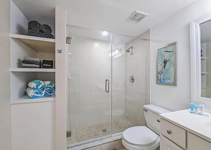 2 Bed-1 Bath With Sunroom, Private Pool And Access! *