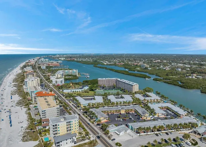 2 Bed-1 Bath With Sunroom, Private Pool And Access! Apartment