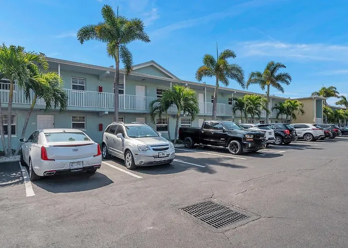 2 Bed-1 Bath With Sunroom, Private Pool And Access! Apartment Clearwater Beach