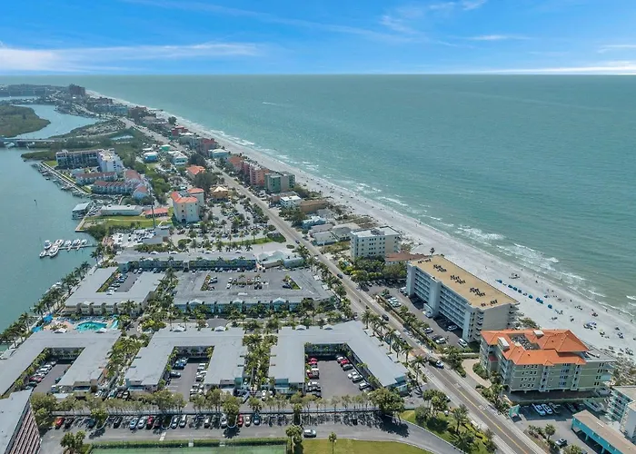2 Bed-1 Bath With Sunroom, Private Pool And Access! Apartment *