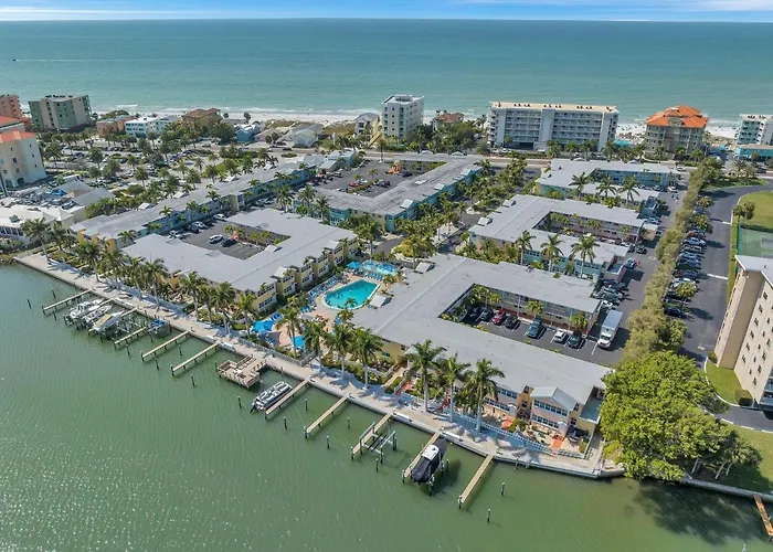 Apartment 2 Bed-1 Bath With Sunroom, Private Pool And Access! *